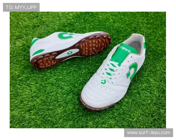 2025年足球球星最新战靴款式揭晓 引领运动时尚潮流新风尚