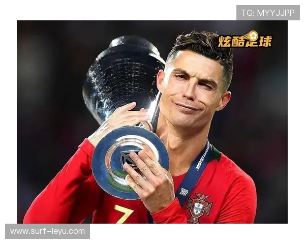 全球十大足球巨星荣耀排名：盘点足坛最具影响力的球员及其成就