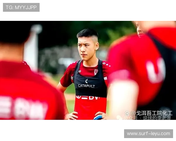 足球新星崭露头角首次签约顶级球会成就职业生涯新篇章